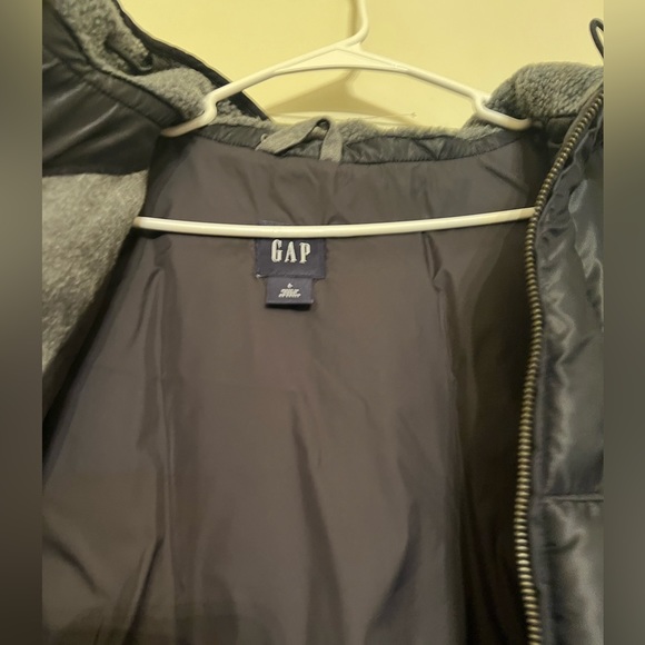 Gap men’s black puffer coat with hood, size large, 
Excellent condition - Picture 3 of 6